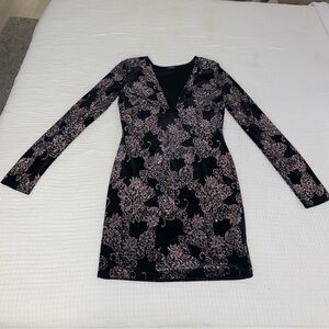 Long sleeve velvet dress with glitter design